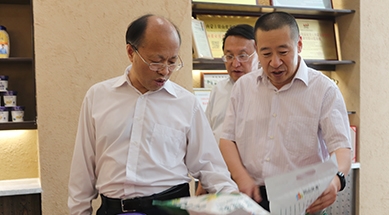 內(nèi)蒙古自治區(qū)政協(xié)黨組書記、主席李秀領(lǐng)考察、調(diào)研我公司